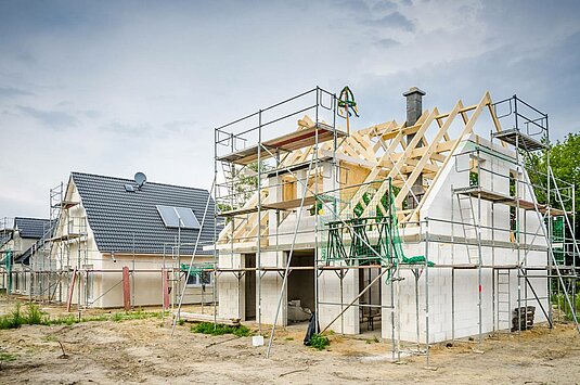 massiv-bauen-baustelle-haus-rohbau-01